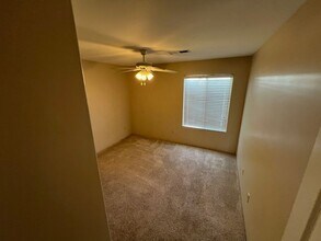 9802 Bossa Nova Ct in Bakersfield, CA - Building Photo - Building Photo