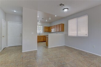 10753 Pipers Cove Ln in Las Vegas, NV - Building Photo - Building Photo