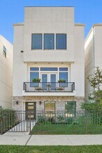 5703 Larkin St in Houston, TX - Foto de edificio - Building Photo