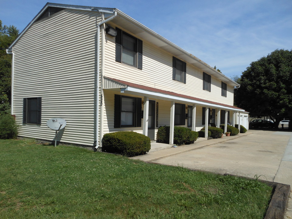 520 Illini Ct in Springfield, IL - Foto de edificio