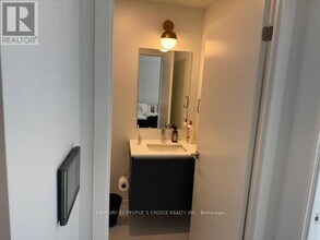 395 Dundas St W in Oakville, ON - Building Photo - Building Photo