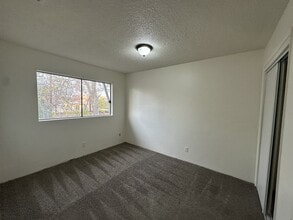 116 Hughes Ave in Bakersfield, CA - Building Photo - Building Photo