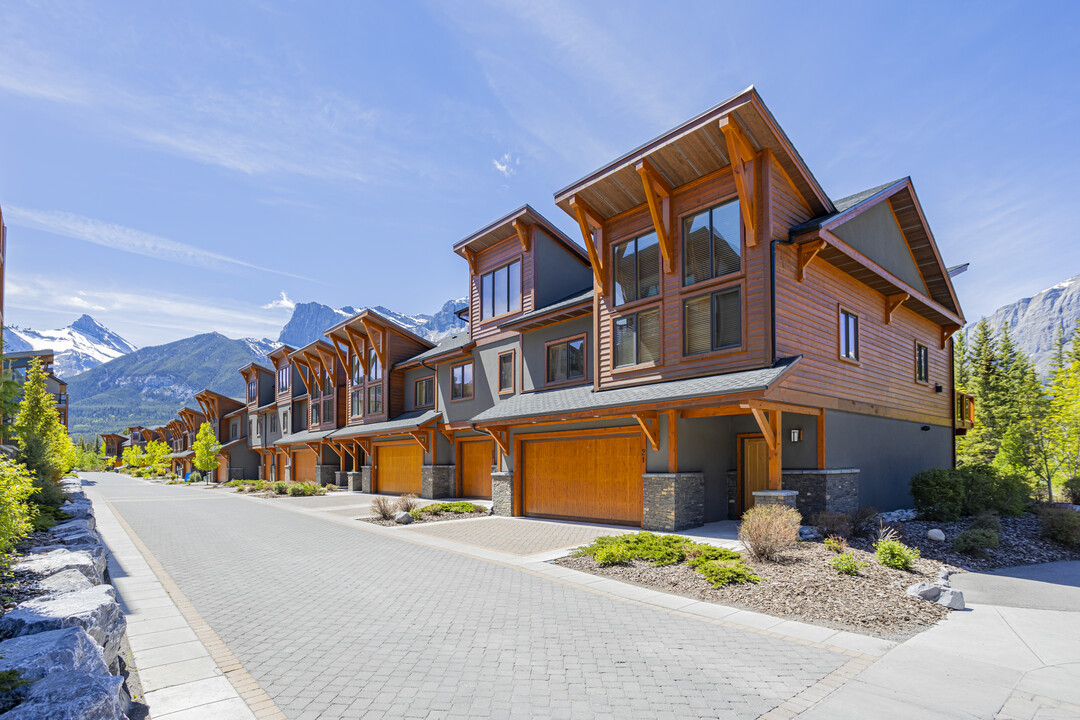 33 Creekside Mews in Canmore, AB - Building Photo