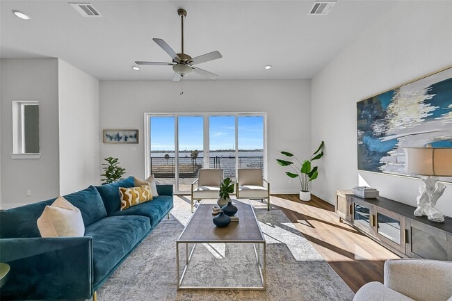 property at 4413 Anthony Ct Ln