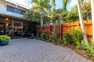 2134 NE 9th Ave in Wilton Manors, FL - Foto de edificio - Building Photo