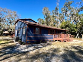 18812 Carr Dr in Lutz, FL - Building Photo