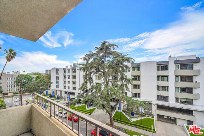 1300 Midvale Ave in Los Angeles, CA - Building Photo - Building Photo