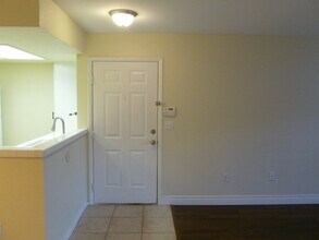 1900 Rio Canyon Ct, Unit 106 in Las Vegas, NV - Foto de edificio - Building Photo