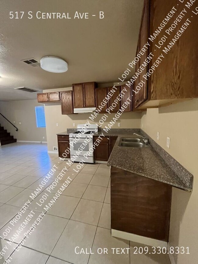 517 S Central Ave in Lodi, CA - Building Photo - Building Photo