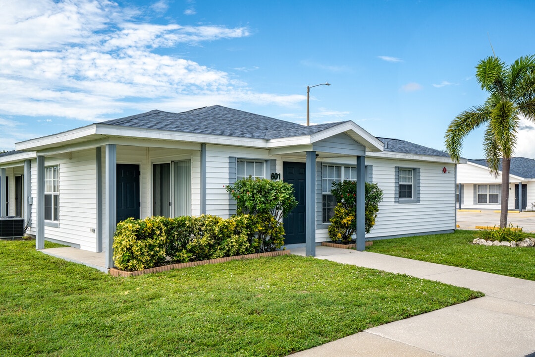 Mariner Village Apartments in Pinellas Park, FL - Foto de edificio