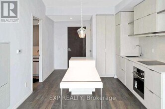 197 Yonge St in Toronto, ON - Building Photo - Building Photo