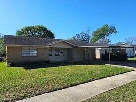 4214 Ember Ln in Deer Park, TX - Building Photo