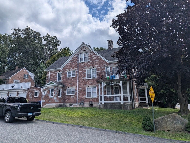 89 Hillside Ave in Torrington, CT - Building Photo