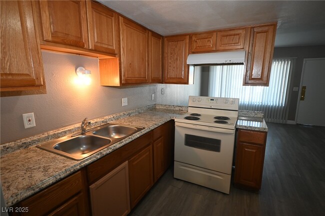 3101 E Carey Ave in North Las Vegas, NV - Building Photo - Building Photo