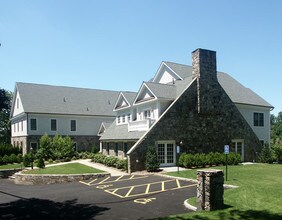 2 Dearfield Dr in Greenwich, CT - Building Photo - Building Photo