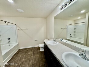 2172 Carolina Ct in Green Cove Springs, FL - Foto de edificio - Building Photo