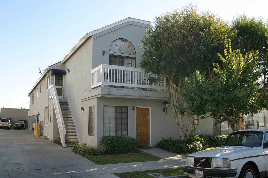 1220 MIRA MAR AV in Long Beach, CA - Building Photo