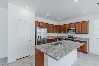 7859 Lacemaker Ct in Las Vegas, NV - Building Photo - Building Photo