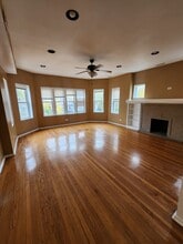 7835 S Saginaw Ave in Chicago, IL - Building Photo - Building Photo