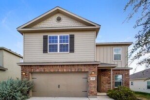 323 Krieghoff Wy in New Braunfels, TX - Building Photo
