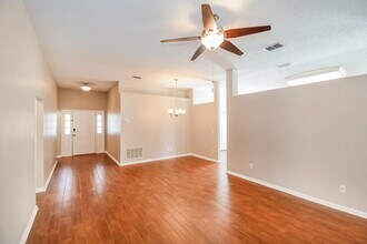 1810 Dartmouth Dr in Middleburg, FL - Building Photo - Building Photo