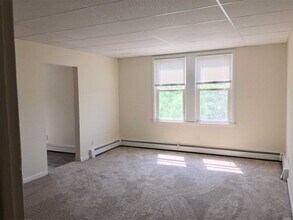 19 Bellport Ln in Bellport, NY - Building Photo - Building Photo