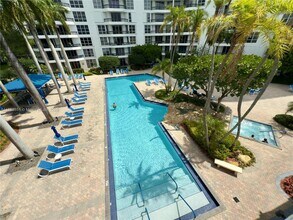 3600 Mystic Pointe Dr, Unit 811 in Aventura, FL - Building Photo - Building Photo