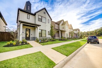 11718 Cibolo Cyn Rd in Humble, TX - Foto de edificio - Building Photo