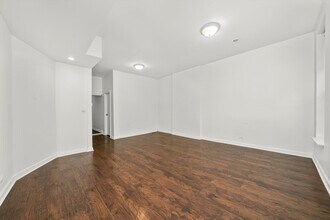 1946 N Wilmot Ave in Chicago, IL - Building Photo - Building Photo