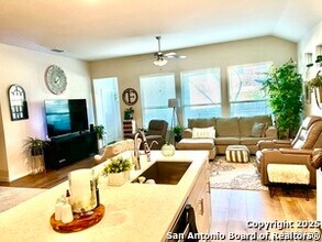 7915 Needle Crk in San Antonio, TX - Building Photo - Building Photo