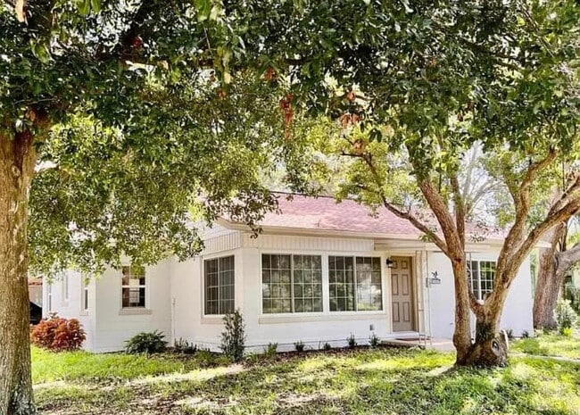 property at 2590 Lakeview Dr