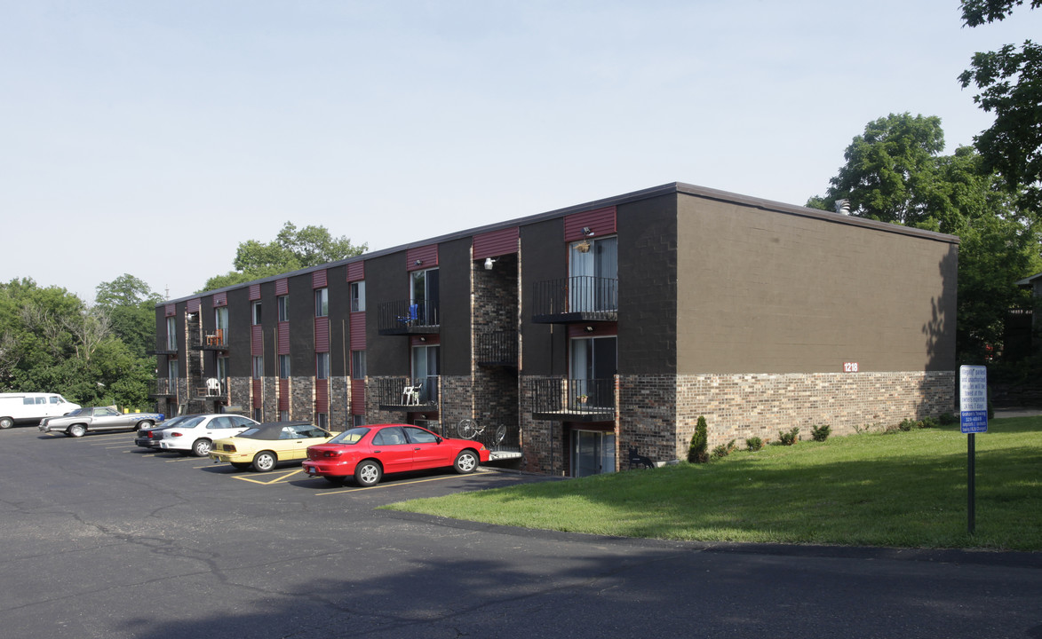 University Village Apartments in Kalamazoo, MI - Building Photo