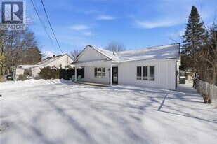 6544 Waterworks Rd in Sarnia, ON - Building Photo