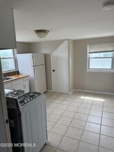 8 Kendall Dr in Sayreville, NJ - Building Photo - Building Photo