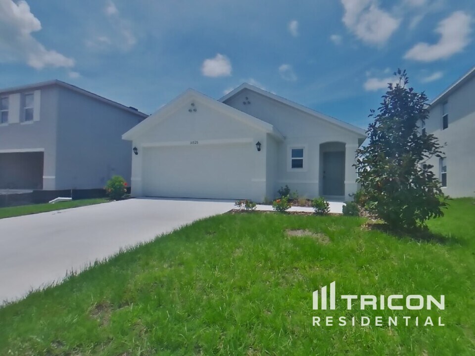 10726 Hidden Banks Gln in Parrish, FL - Building Photo