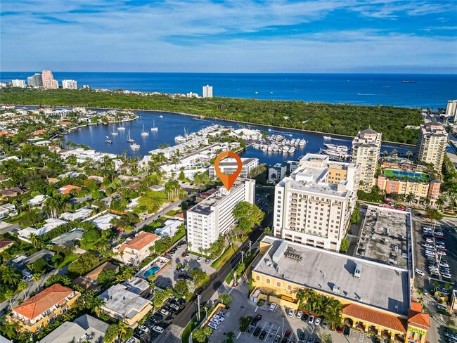 2555 NE 11th St, Unit 808 in Fort Lauderdale, FL - Foto de edificio - Building Photo