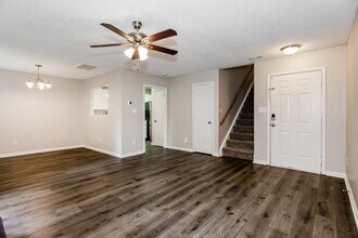 120 W Walnut Ave in Mount Holly, NC - Foto de edificio - Building Photo