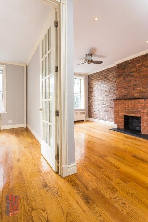 562 Hudson St in New York, NY - Foto de edificio