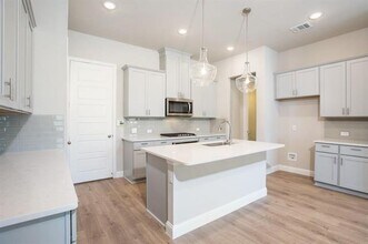 340 Almanor St in Lewisville, TX - Building Photo - Building Photo