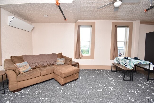 152 Court  5 Ct in Watertown, NY - Building Photo - Building Photo