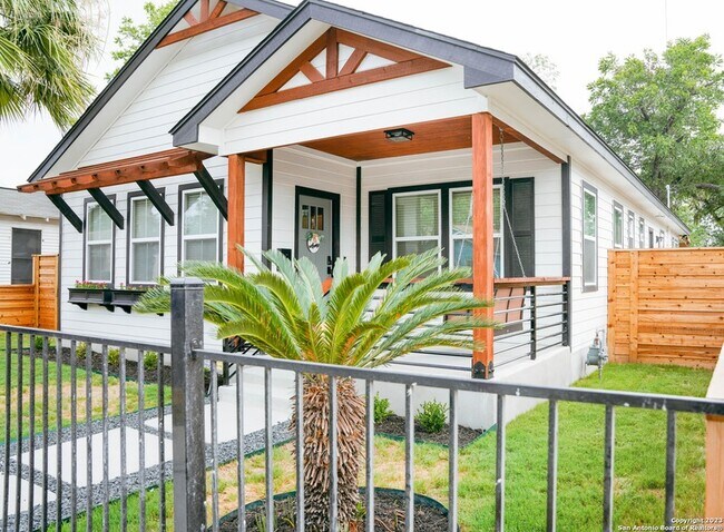 1215 Lamar St in San Antonio, TX - Building Photo - Building Photo
