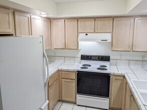2205 Crestview Dr S in Salem, OR - Building Photo - Building Photo