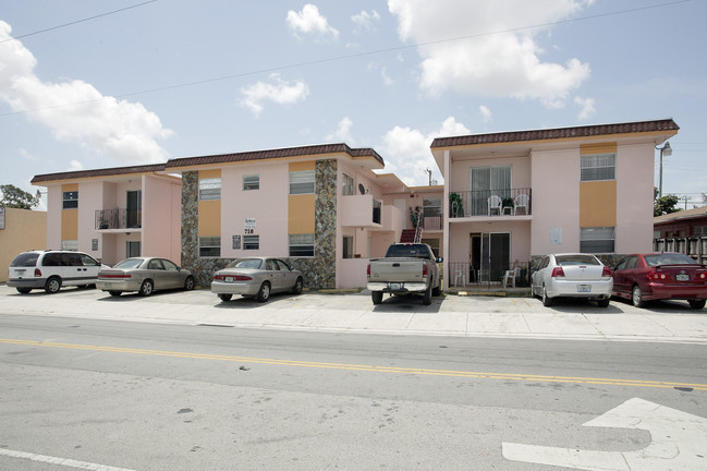 Rebera Apartments in Hialeah, FL - Building Photo - Building Photo