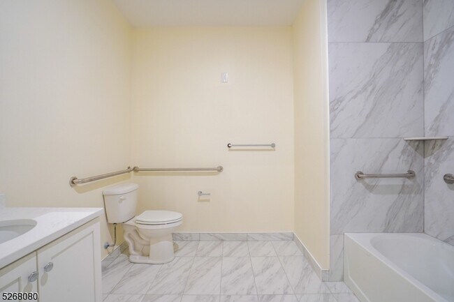 751 Vose Ave-Unit -311 in Orange, NJ - Building Photo - Building Photo