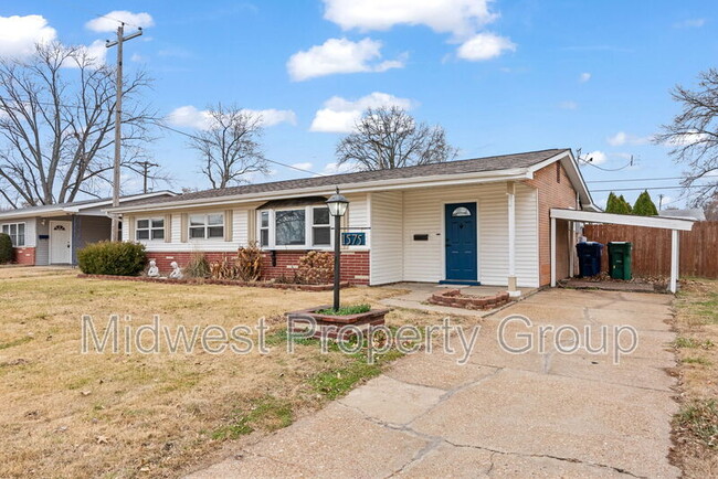 1575 Flicker Dr in Florissant, MO - Building Photo - Building Photo