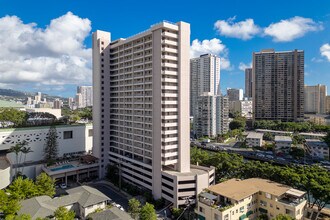 Summer Palace in Honolulu, HI - Building Photo - Building Photo
