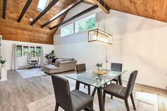 36 Venable Rd in Harrisville, NH - Foto de edificio - Building Photo