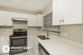 215 Lochmond Dr in Fern Park, FL - Building Photo - Building Photo