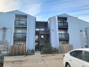 4833 Zenith St, Unit 12 in Metairie, LA - Foto de edificio - Building Photo