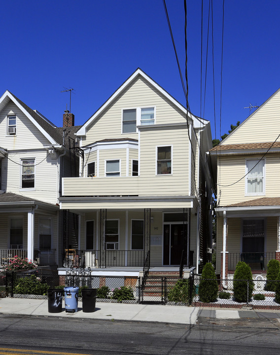 142 W Lincoln Ave in Mount Vernon, NY - Building Photo